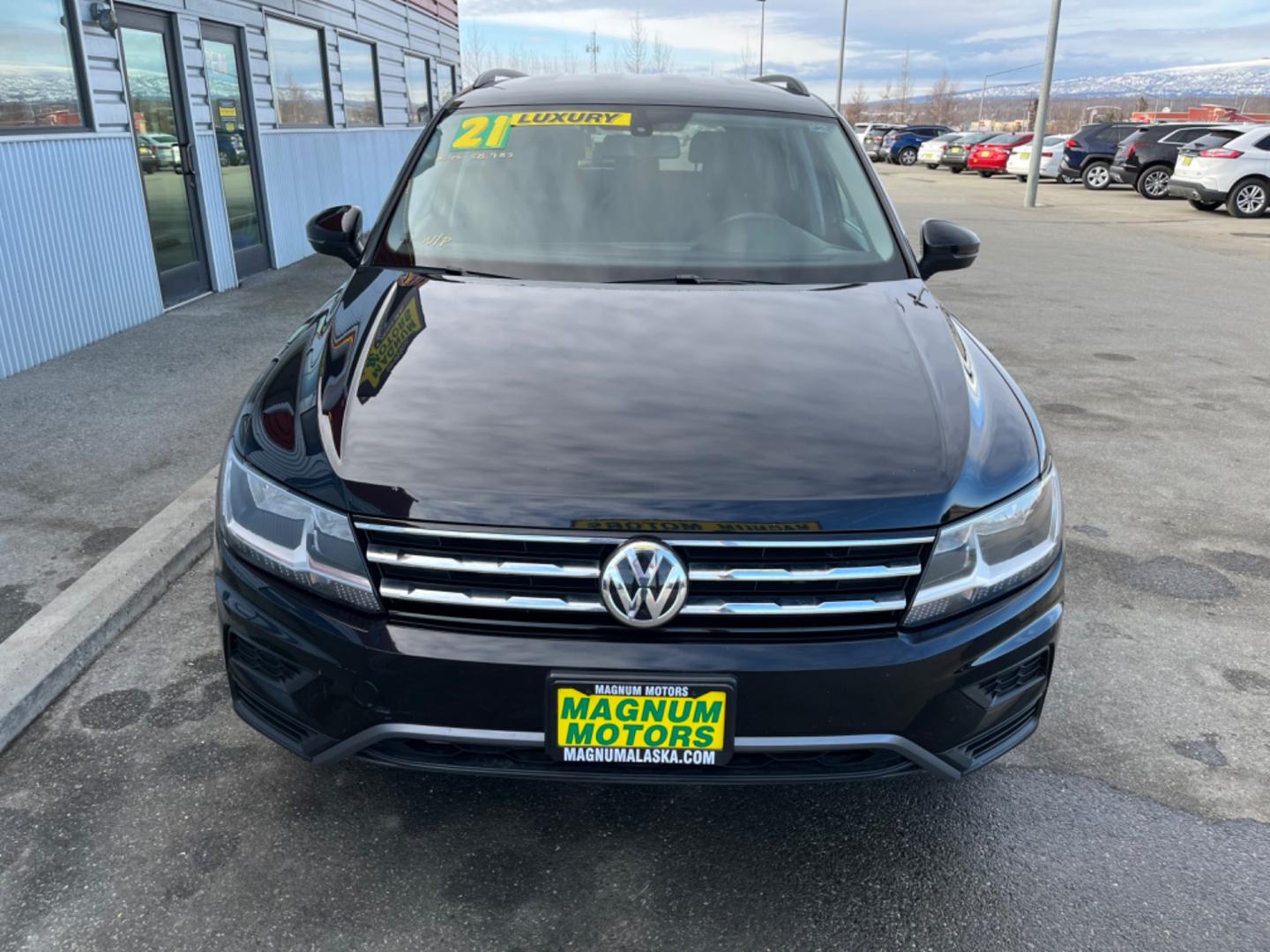 2021 BLACK /Black VOLKSWAGEN TIGUAN SE 4MOTION (3VV2B7AX0MM) with an 2.0L engine, Automatic transmission, located at 1960 Industrial Drive, Wasilla, 99654, (907) 274-2277, 61.573475, -149.400146 - Photo#6